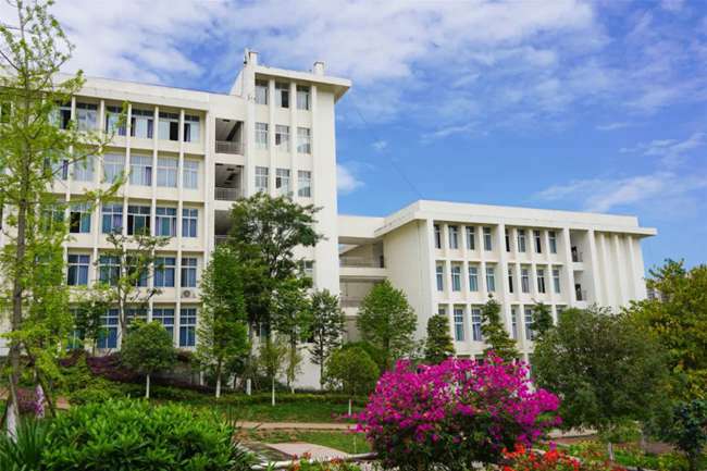 四川五月花技师学院有高中部吗,五月花可以读高中吗